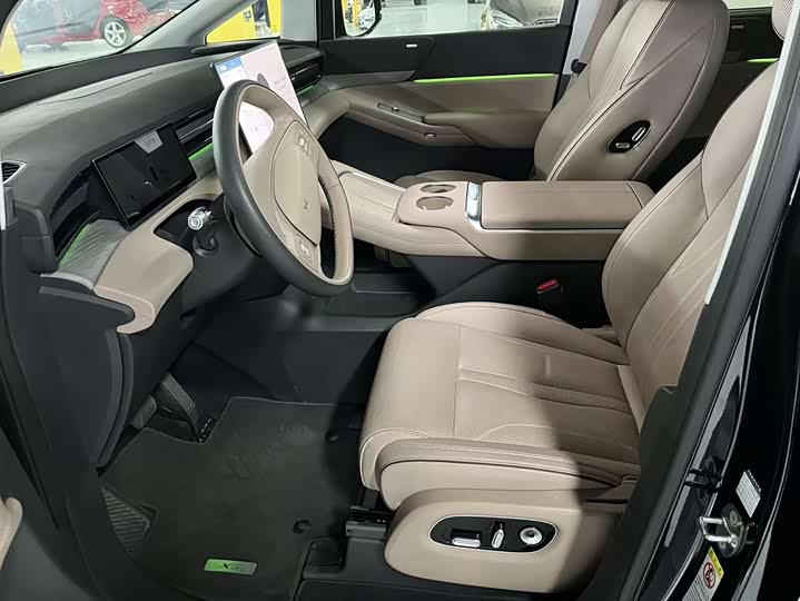 Фото 9 - XPeng X9