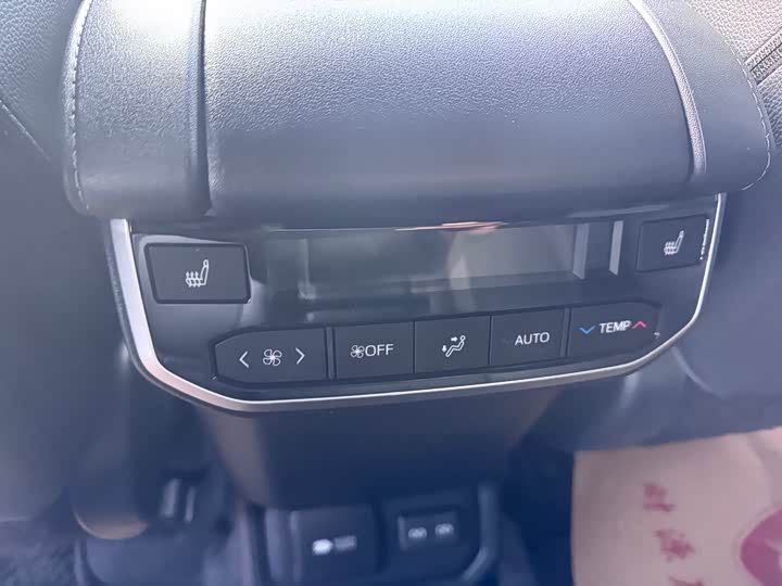 Фото 7 - Toyota Crown Kluger