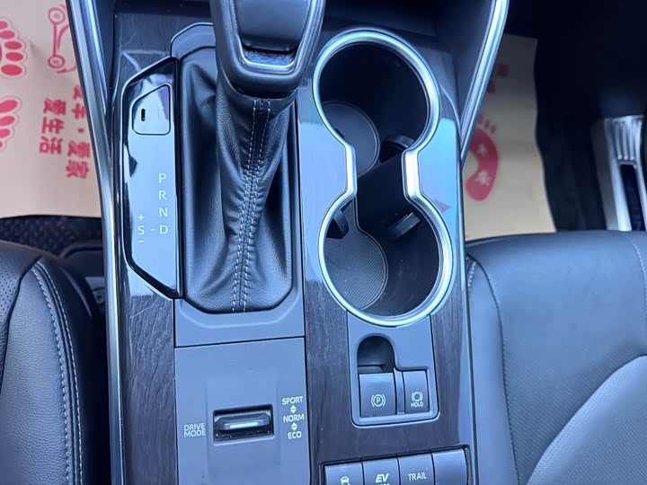 Фото 9 - Toyota Crown Kluger