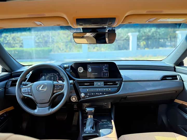 Фото 4 - Lexus ES