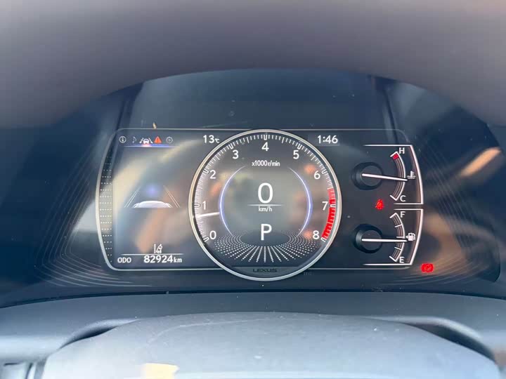 Фото 8 - Lexus ES