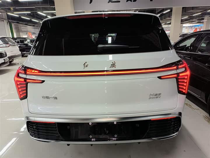 Фото 6 - Hongqi HS3 Hybrid