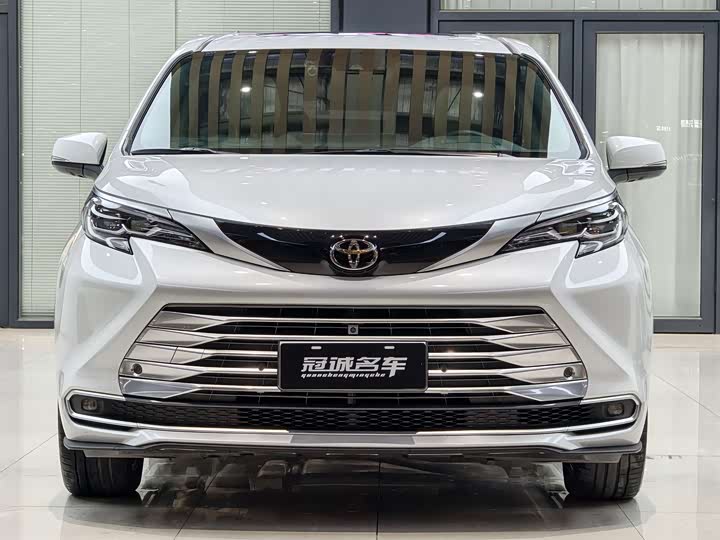 Фото 2 - Toyota Sienna