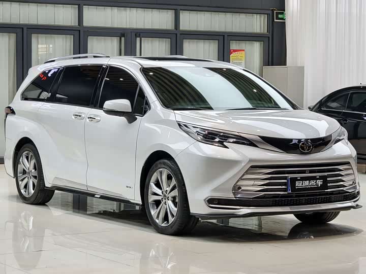 Фото 3 - Toyota Sienna