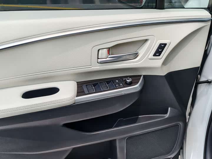 Фото 4 - Toyota Sienna