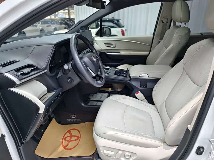 Фото 5 - Toyota Sienna