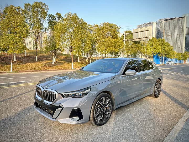 Фото 1 - BMW 5 Series