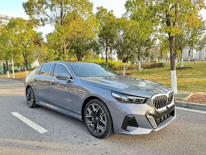 Фото 3 - BMW 5 Series