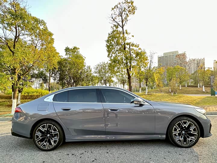 Фото 6 - BMW 5 Series