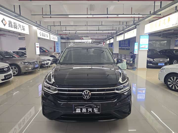Фото 2 - Volkswagen Tiguan L Pro