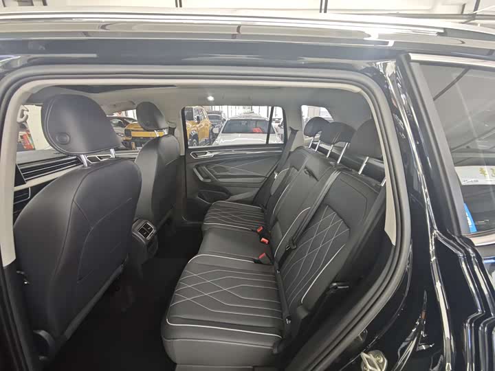 Фото 4 - Volkswagen Tiguan L Pro