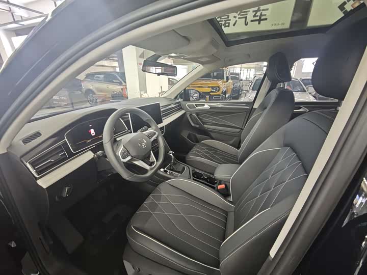 Фото 6 - Volkswagen Tiguan L Pro