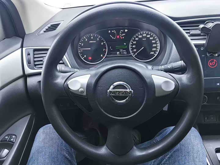 Фото 5 - Nissan Sylphy