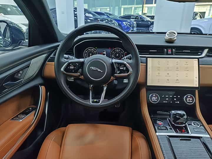 Фото 8 - Jaguar XF L