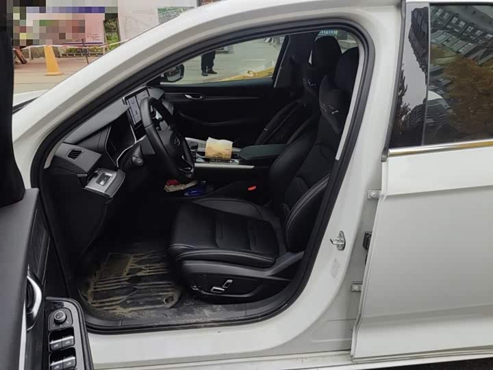 Фото 8 - Geely Preface