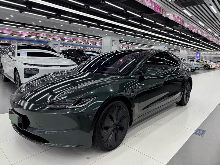 Фото 1 - Tesla Model 3