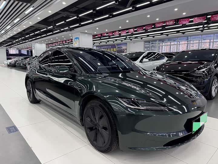 Фото 3 - Tesla Model 3