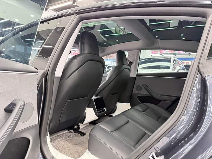 Фото 6 - Tesla Model 3