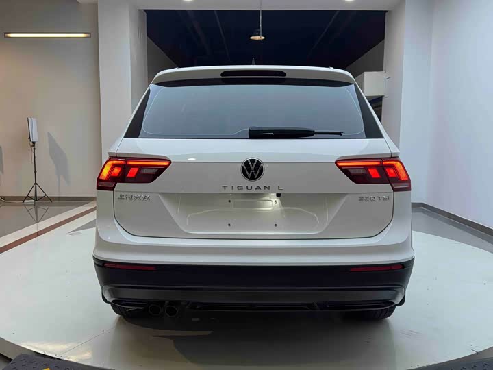 Фото 5 - Volkswagen Tiguan L Pro
