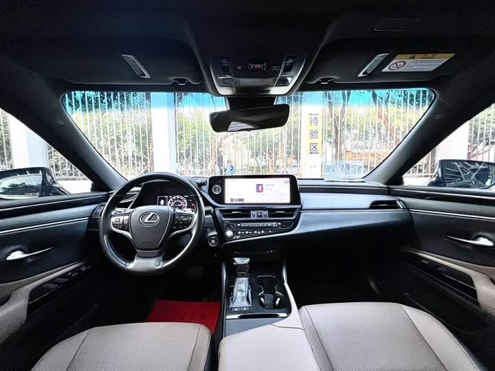 Фото 5 - Lexus ES