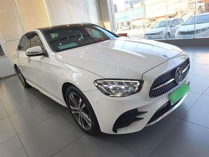 Фото 4 - Mercedes-Benz E-Class