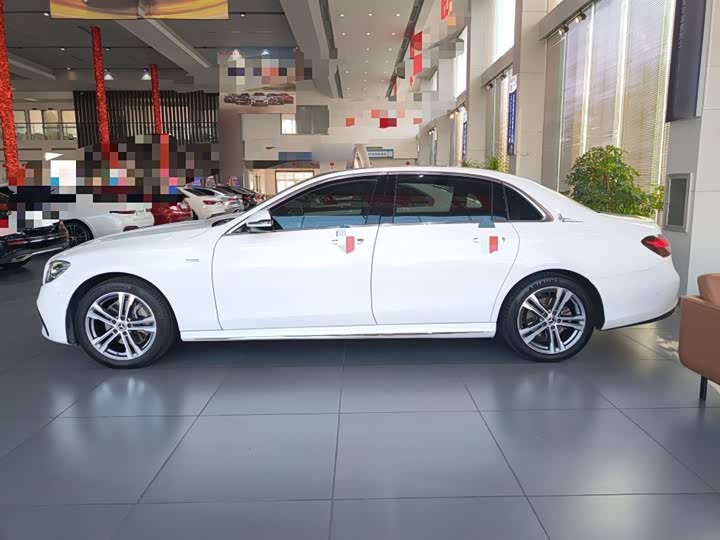 Фото 5 - Mercedes-Benz E-Class