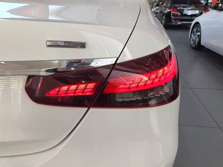 Фото 8 - Mercedes-Benz E-Class