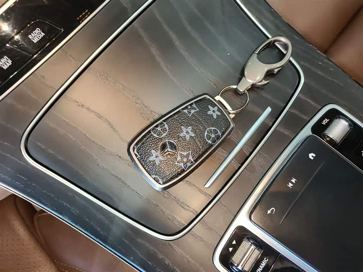 Фото 9 - Mercedes-Benz E-Class