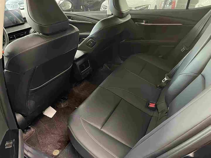 Фото 3 - Toyota Camry