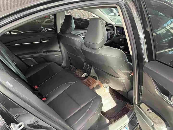 Фото 6 - Toyota Camry