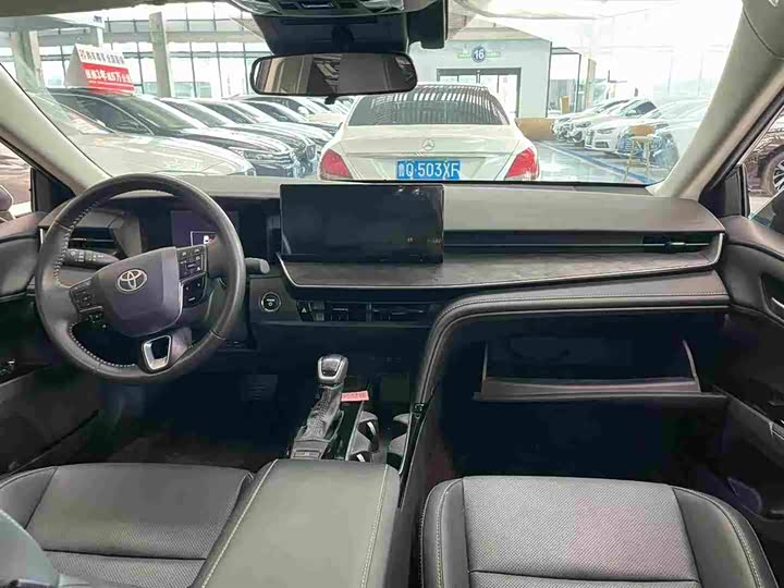 Фото 7 - Toyota Camry