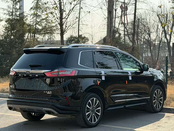 Фото 9 - Ford Edge