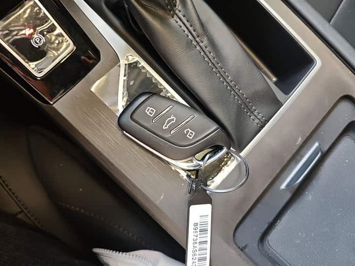 Фото 9 - Roewe i5