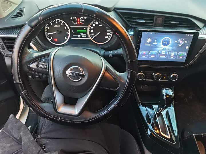 Фото 3 - Nissan Lannia