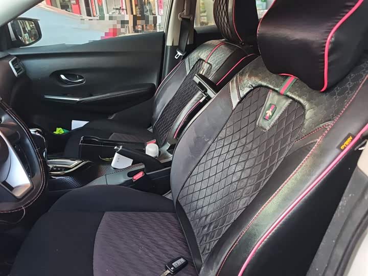 Фото 8 - Nissan Lannia