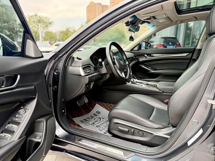 Фото 4 - Honda Accord