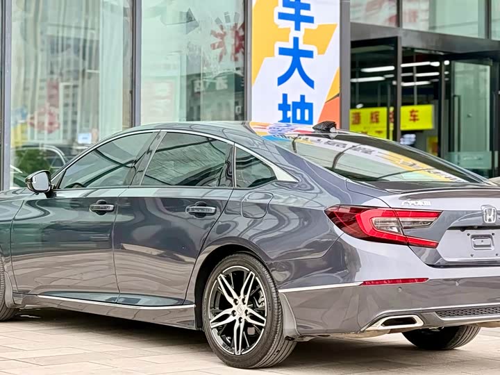 Фото 7 - Honda Accord