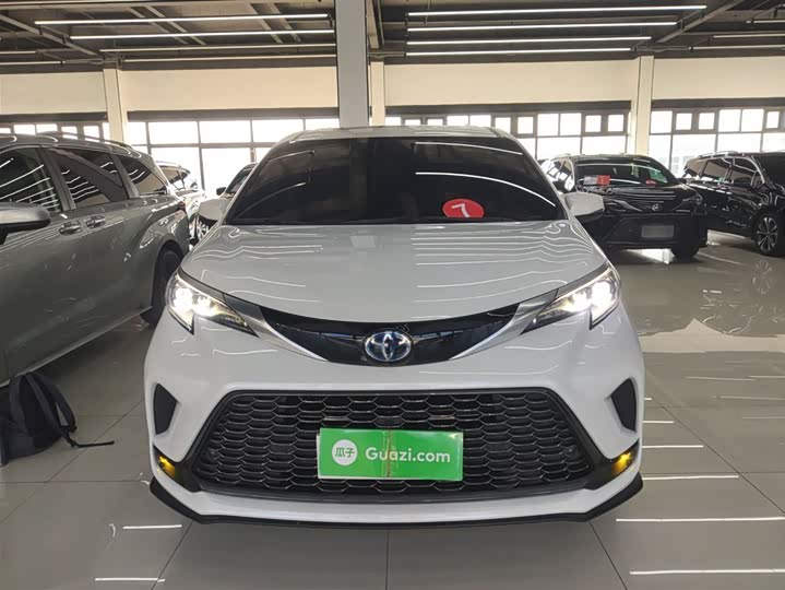 Фото 3 - Toyota Granvia