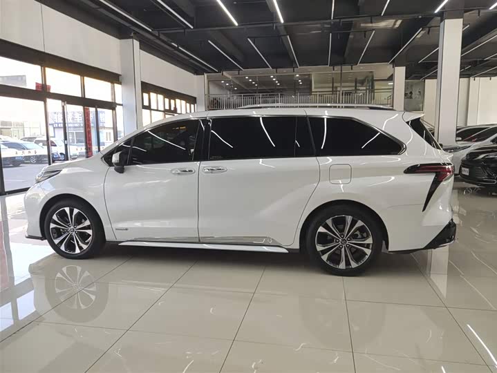 Фото 5 - Toyota Granvia