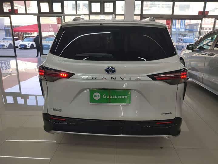 Фото 6 - Toyota Granvia