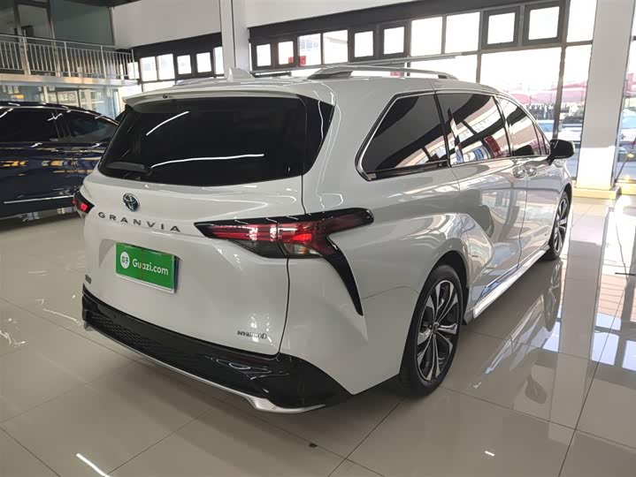 Фото 7 - Toyota Granvia