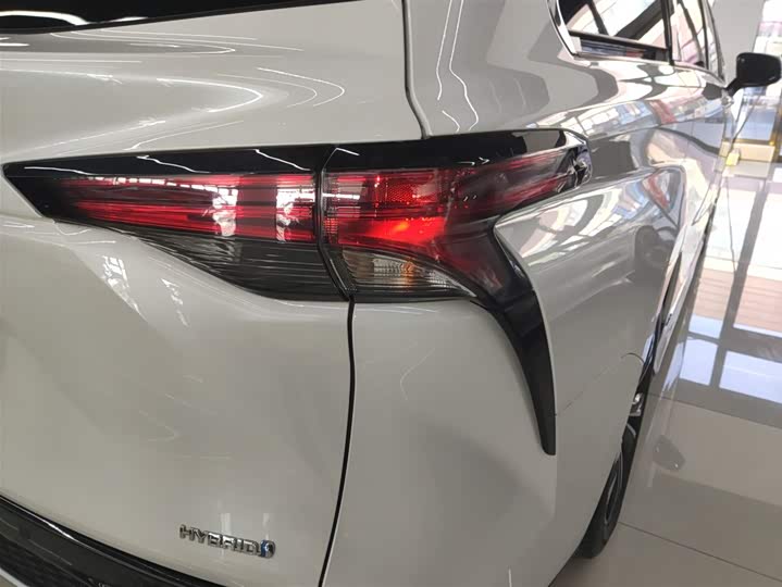 Фото 8 - Toyota Granvia