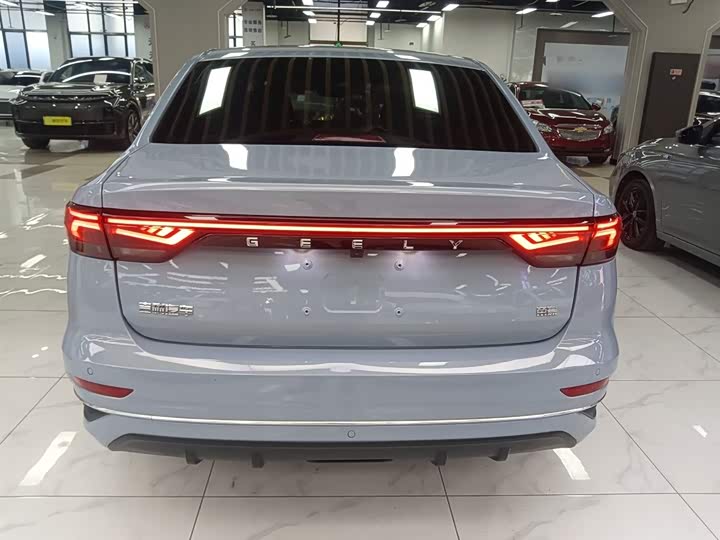 Фото 6 - Geely Emgrand