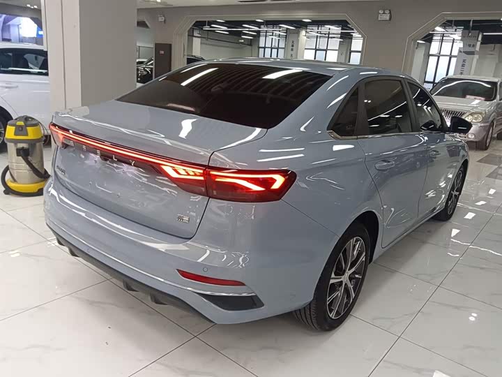 Фото 7 - Geely Emgrand