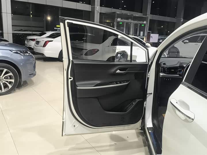 Фото 7 - Hyundai Custo