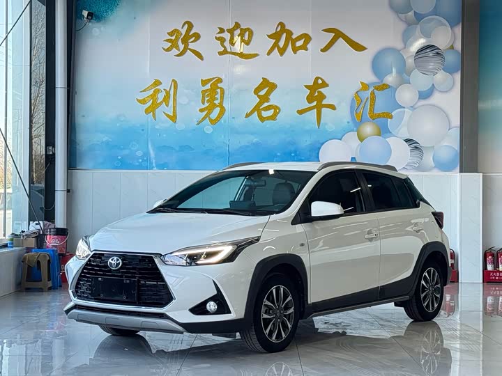 Фото 1 - Toyota Yaris L Hatchback