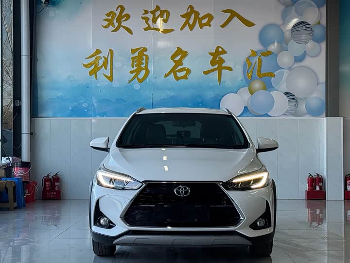 Фото 2 - Toyota Yaris L Hatchback