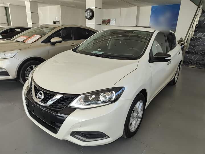 Фото 2 - Nissan Tiida