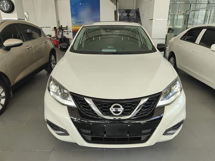 Фото 3 - Nissan Tiida