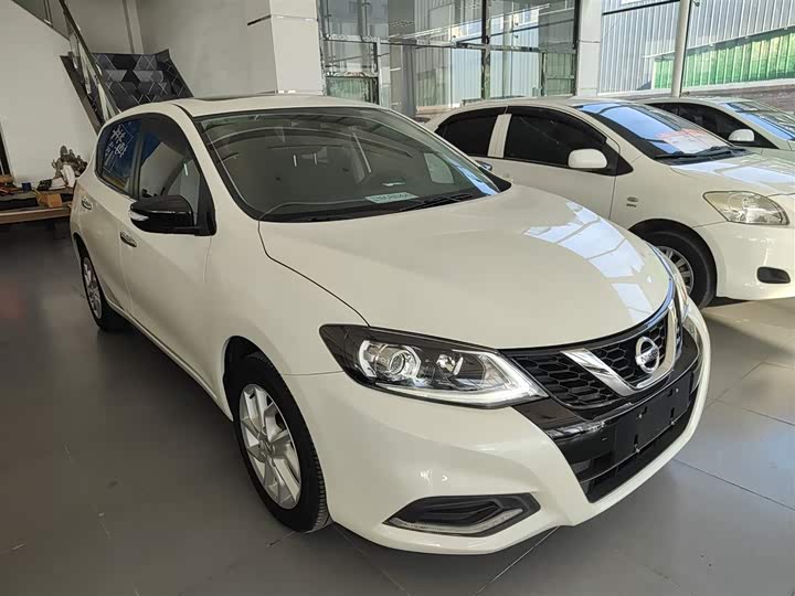 Фото 4 - Nissan Tiida